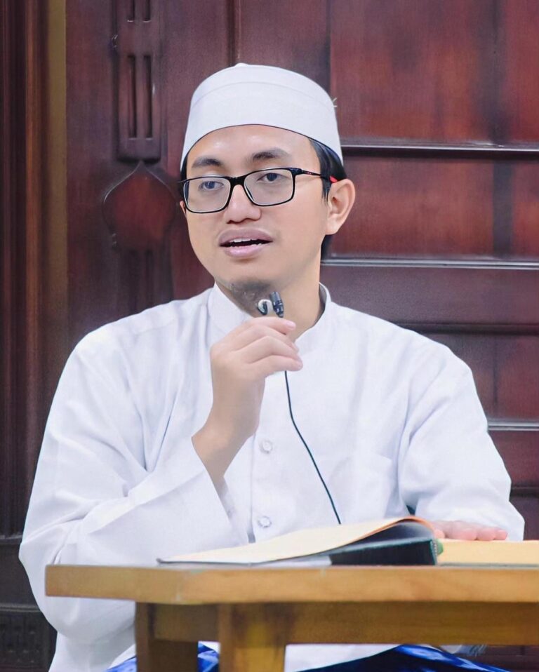 KH. Mustain Nasoha : “Hukum Shalat Qobliyah Setelah Shalat Fardhu”