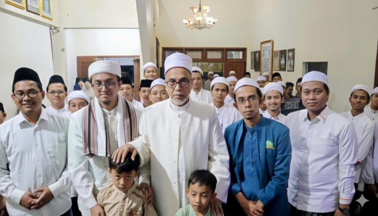 Undang Prof. Dr. Jamal Faruq dari Al-Azhar Mesir, Ponpes Raudlatul Muhibbin Al Mustainiyyah Solo Bedah Ilmu Qira’at Sab’ah dan Asyaroh