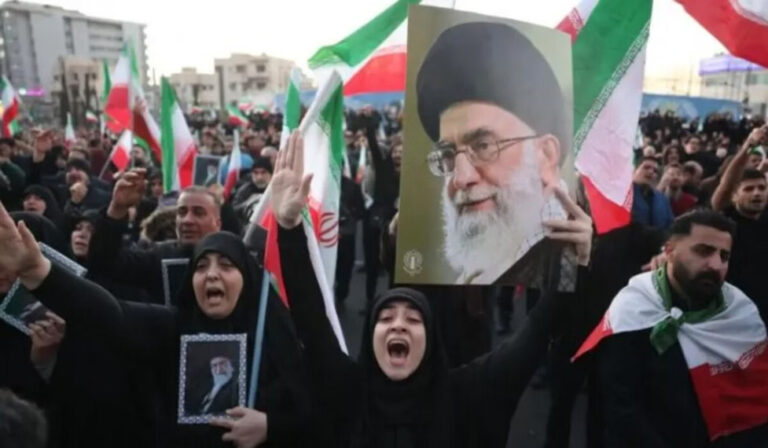 Regime Change Berbalik Arah
