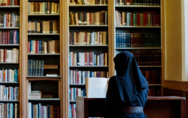 Membaca, Membaca, dan Membaca: Ziarah Intelektual dari Teks Menuju Konteks dan Hakikat