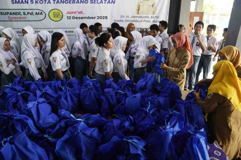 Pertarungan Politik di Papan Catur MBG