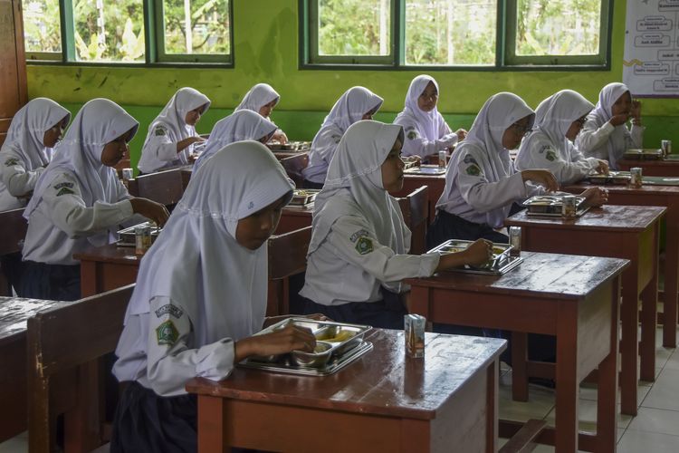 MBG: Antara Biopolitik dan Dispositif Kekuasaan