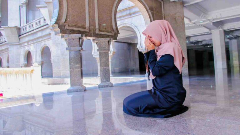 Emansipasi Perempuan dalam Jejak Hajar: Napak Tilas Perempuan Nestapa di Lembah Bakkah