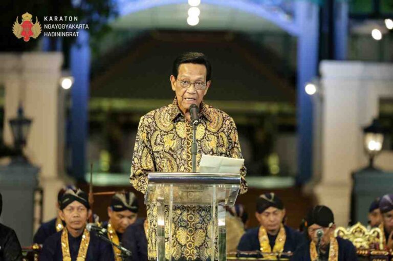 Menafsirkan Narasi Sultan Siap Mundur
