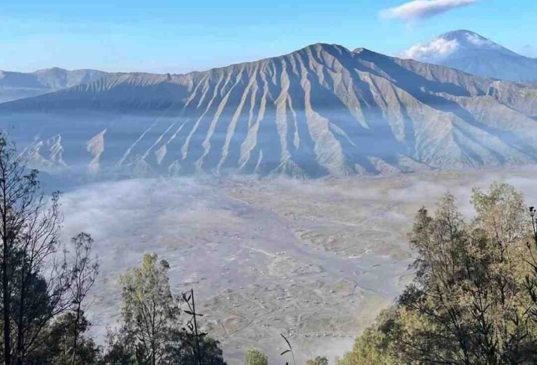 Menggali Klenik Kediri: Dekonstruksi Geopolitik Gaib dan Satyagraha Bumi Nusantara