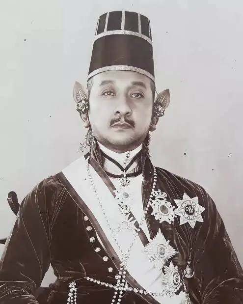 Hamengkubuwana VIII: Sultan yang Menyemai Kebangkitan di Tengah Bayang-Bayang Belanda (1880 – 1939)