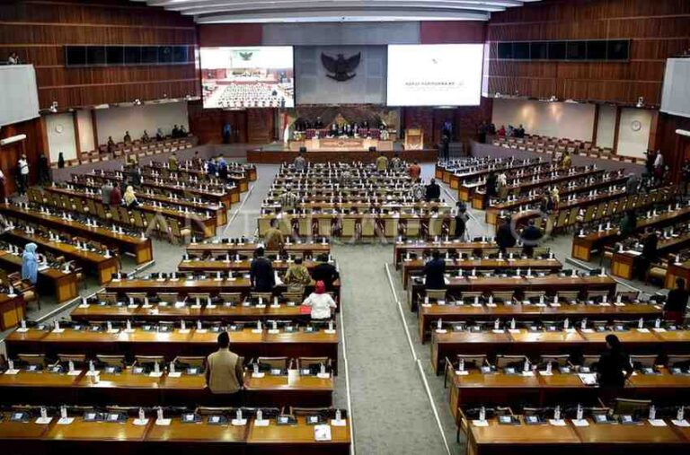 Mengapa Negara Gagal? Membaca Indonesia Melalui Cermin Why Nations Fail