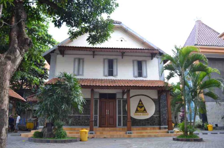 Membangun NU Berbasis Bashirah Bukan Bisyaroh