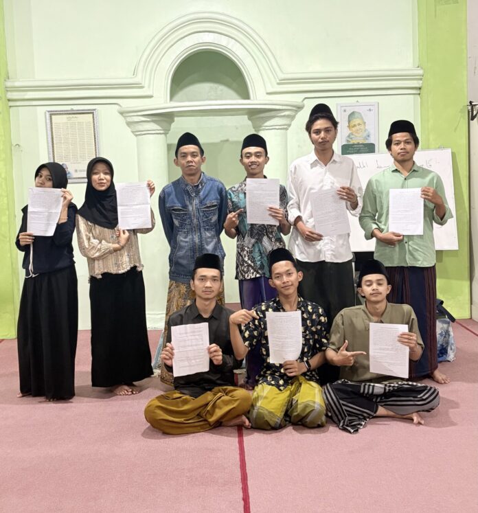 Foto: Pemberian syahadah dan sanad salah satu kelas di PPM Aswaja Nusantara. Sebagian santri kelas imrithy.