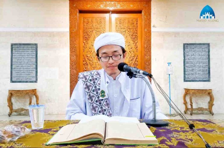 Dr. KH. AM Mustain Nasoha Kupas Konsep Muroqobah dan Ma’rifatullah dalam Kajian Kitab Ihya’ Ulumuddin di Masjid Agung Surakarta