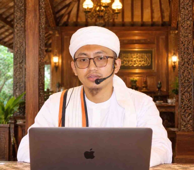 Empat Tahun Mengaji Kitab Rohmatul Ummah, Dr. KH. Mustain Nasoha Bersama Santri Ponpes RMA Tuntaskan 2.675 Masalah Fikih Empat Mazhab