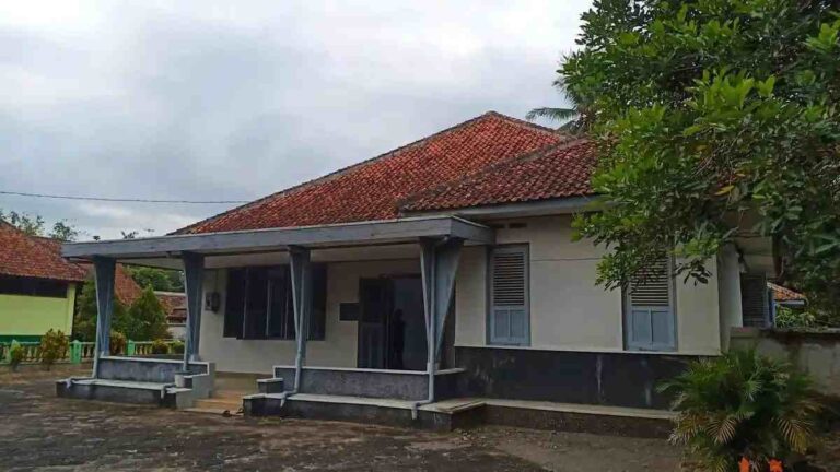 Penjaga Api Kenangan
