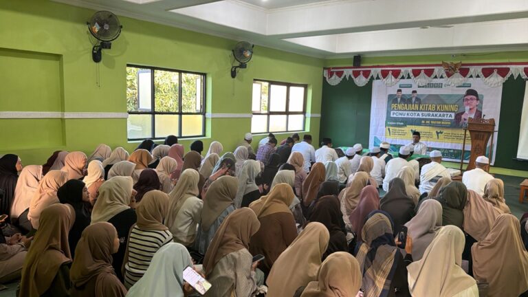 Ratusan Jamaah Padati Kantor PCNU Surakarta, Ikuti Shalat Istisqa’ dan Kajian Kitab Qonun Asasi
