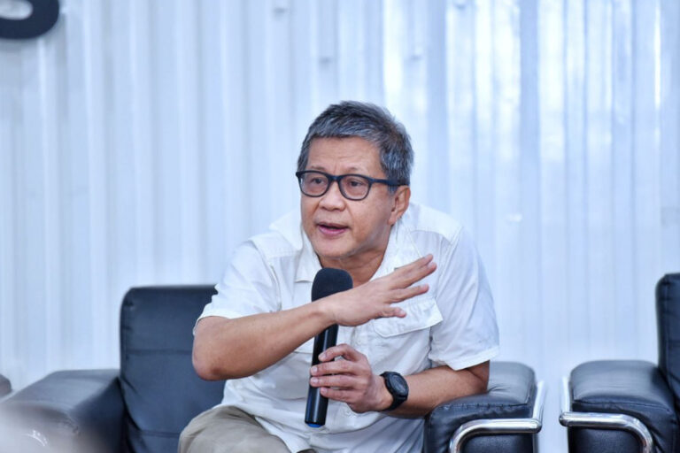 Rocky Gerung: Surplus Filsafat, Defisit Ilmu Pengetahuan