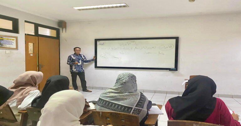 Menjembatani Menara Gading dan Realitas: Rekonstruksi Kurikulum PAI untuk Generasi Cerdas Politik